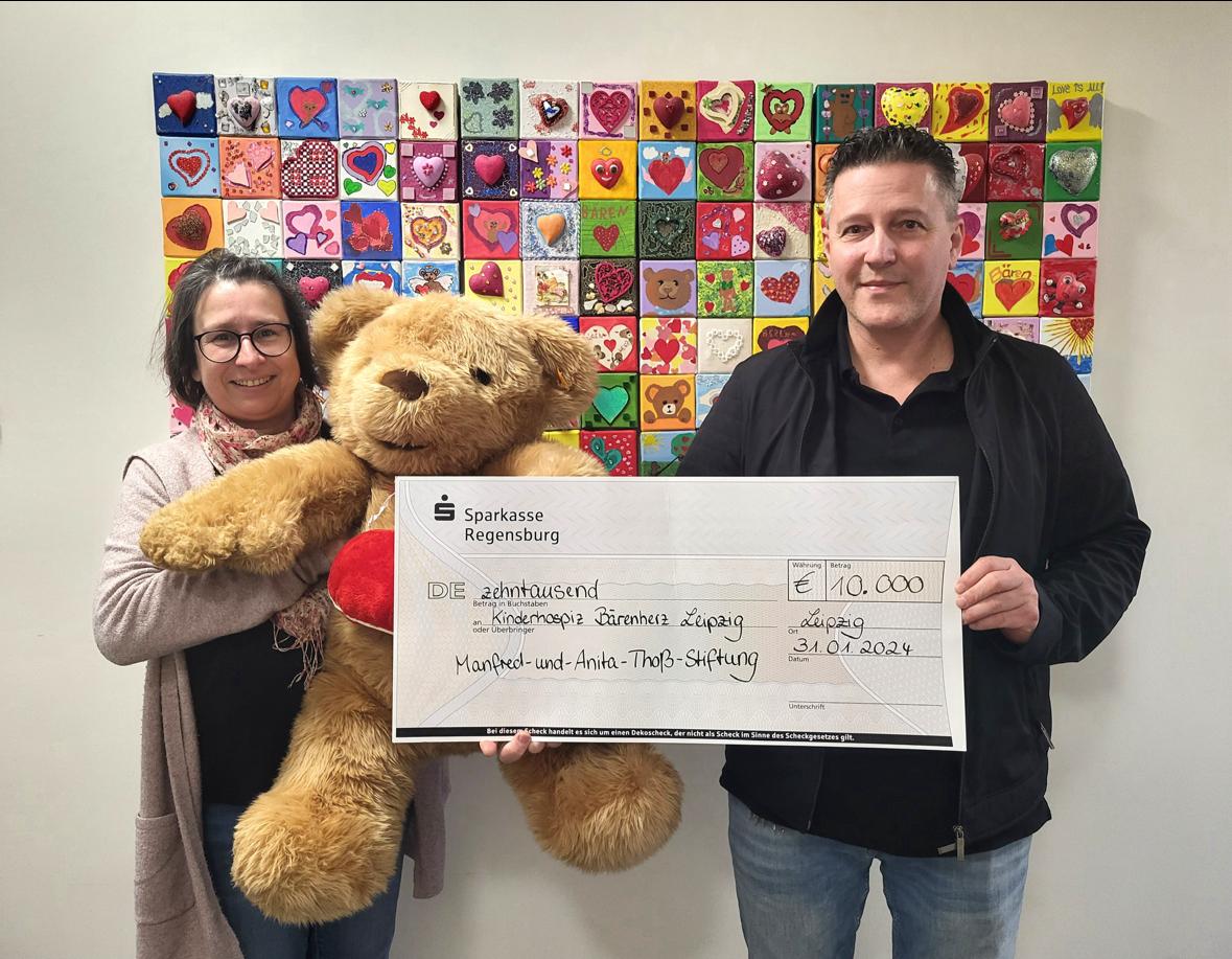 links Kerstin Stadler stellv. GF Bärenherz  /  rechts Mario Pippel Vorstandsmitglied MuA- Stiftung